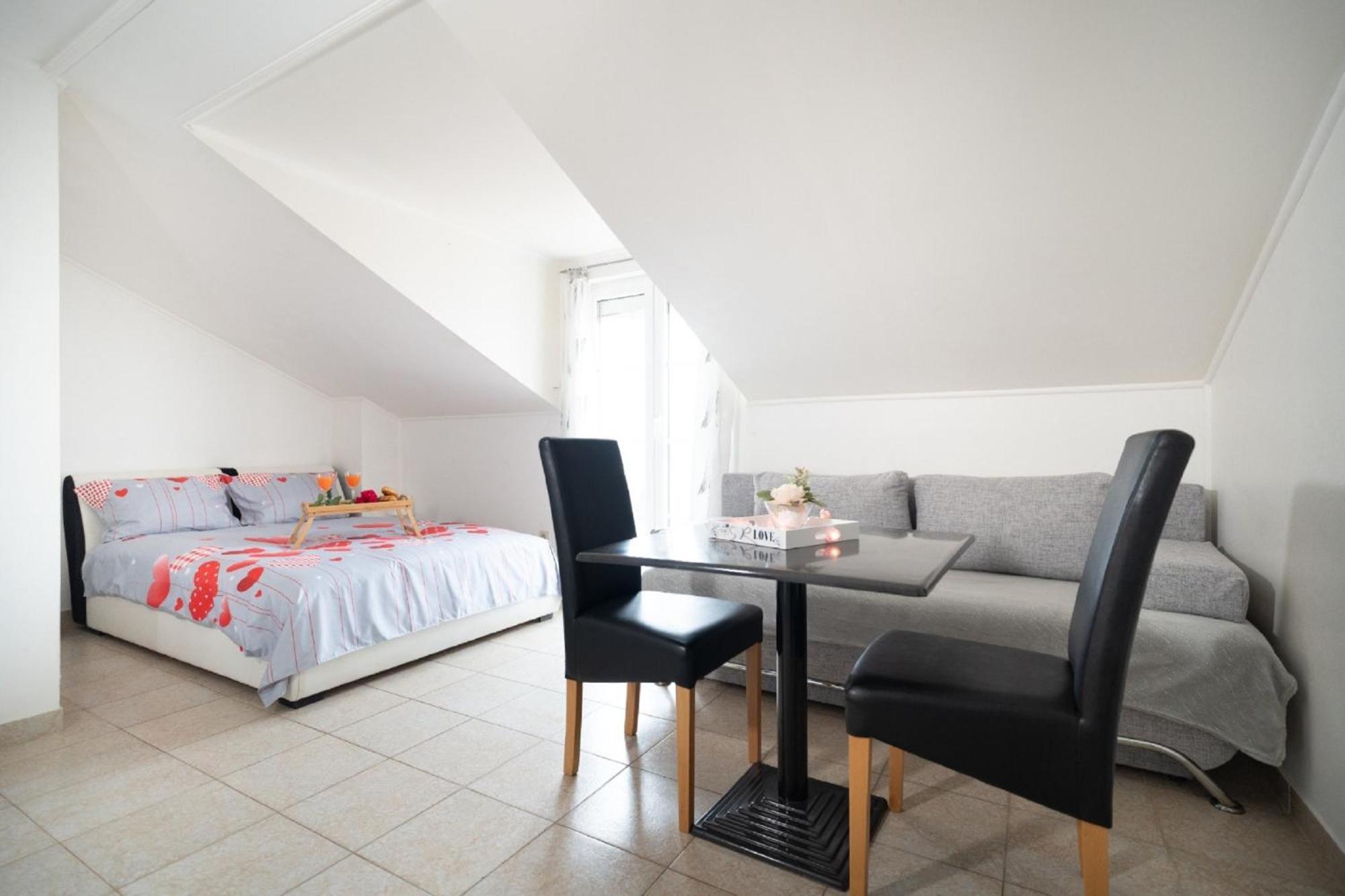 Apartments Milic Ґорні Карин Номер фото