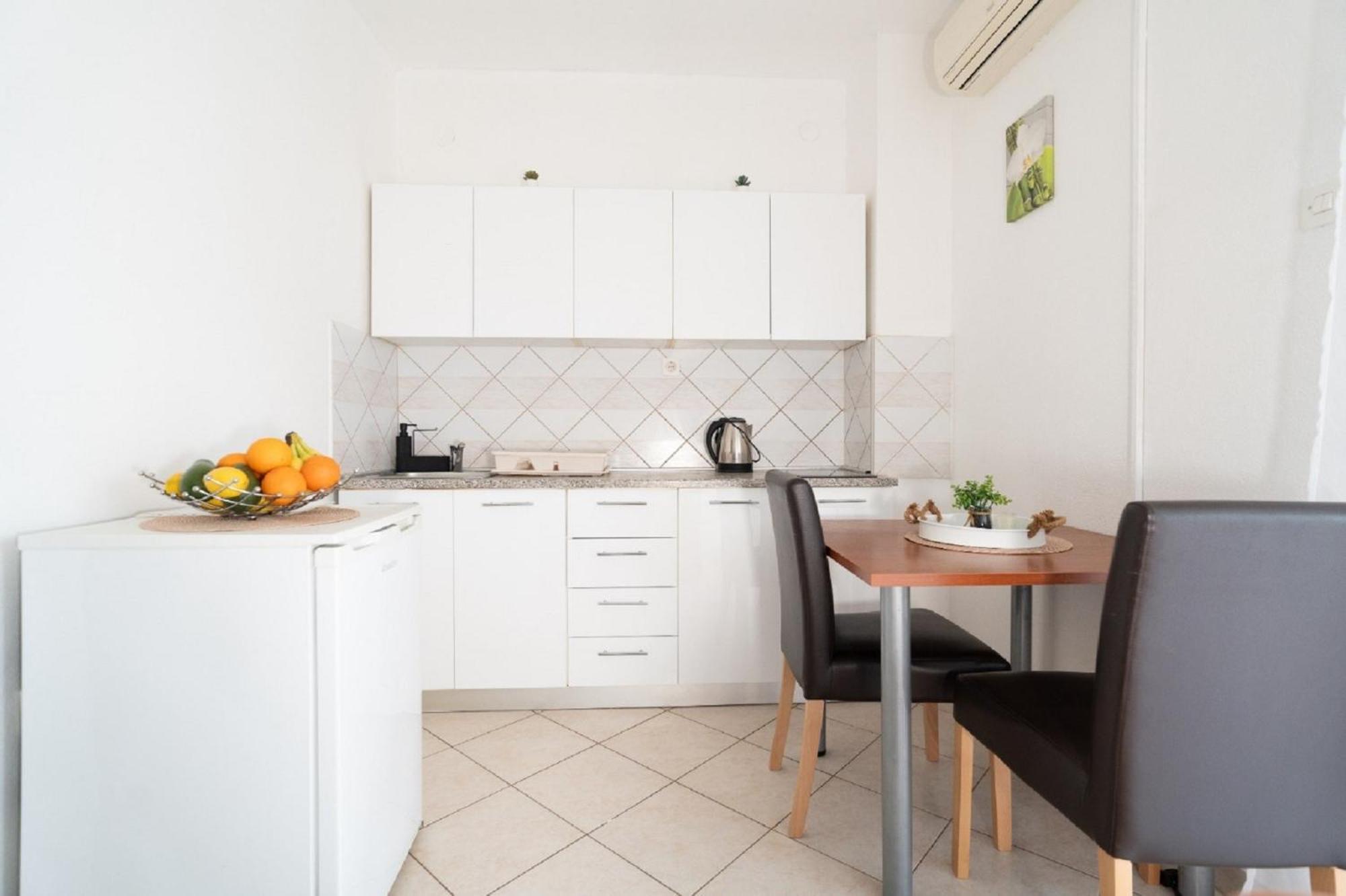 Apartments Milic Ґорні Карин Екстер'єр фото