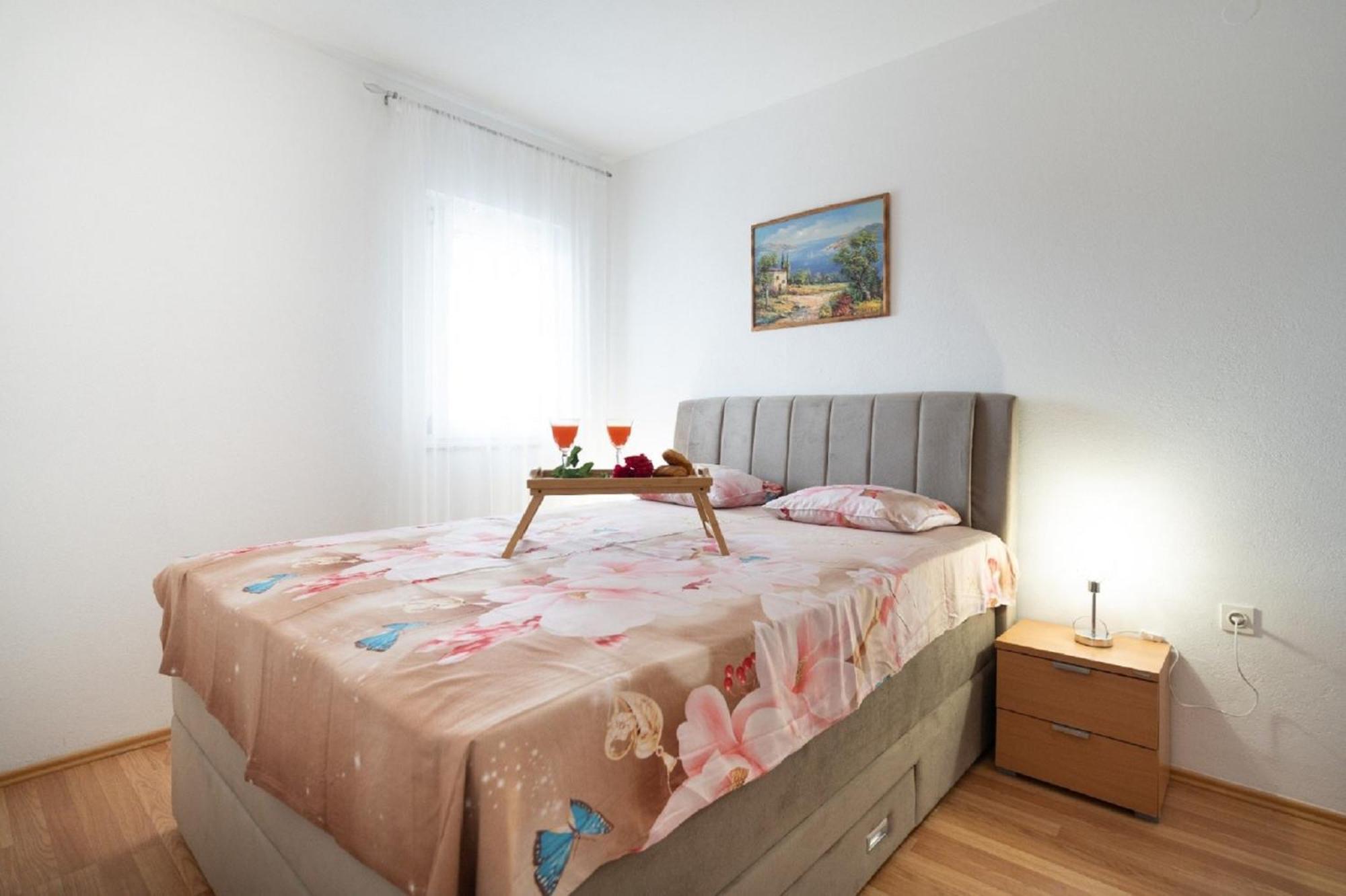 Apartments Milic Ґорні Карин Екстер'єр фото