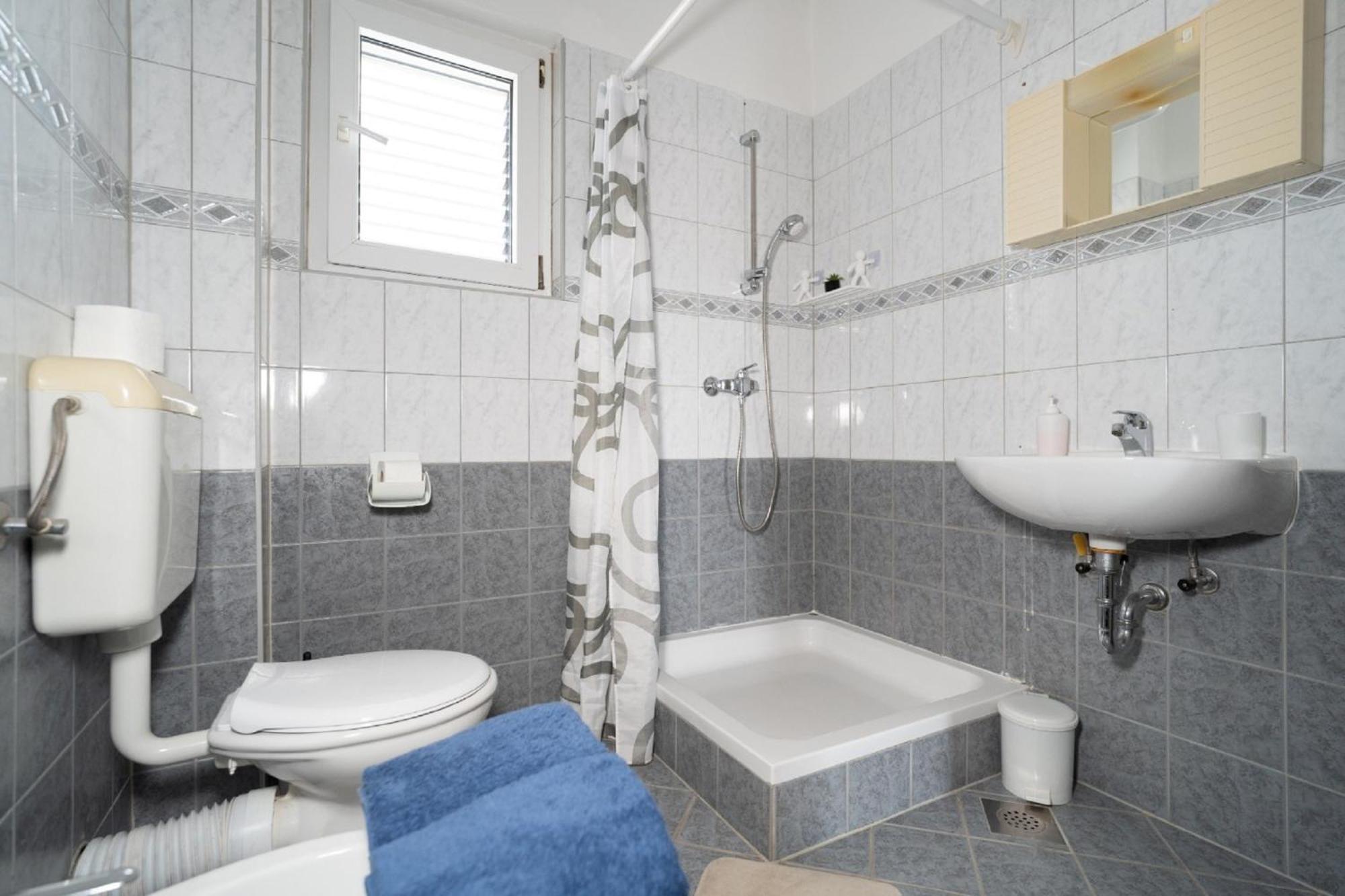 Apartments Milic Ґорні Карин Екстер'єр фото