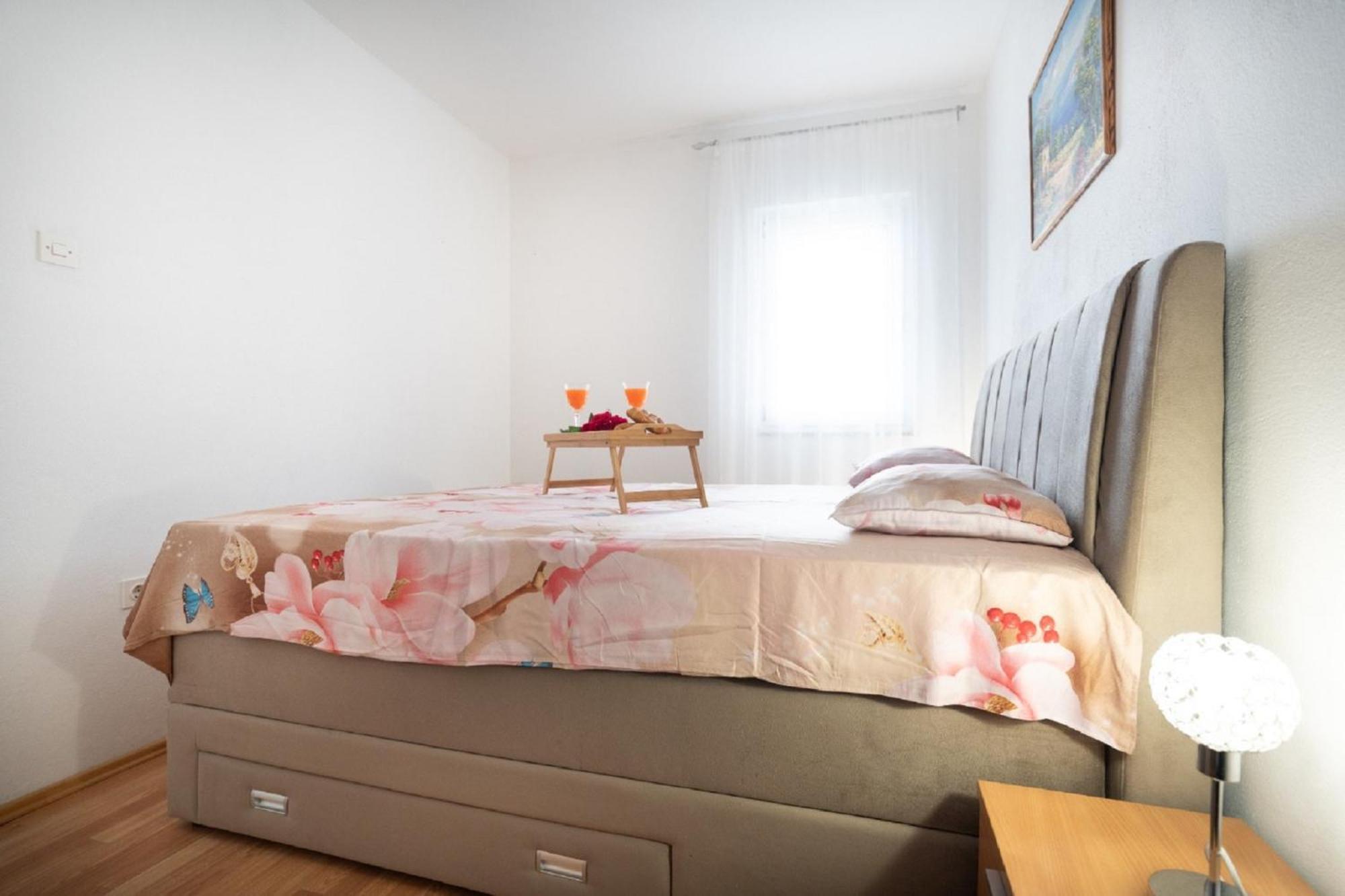 Apartments Milic Ґорні Карин Екстер'єр фото