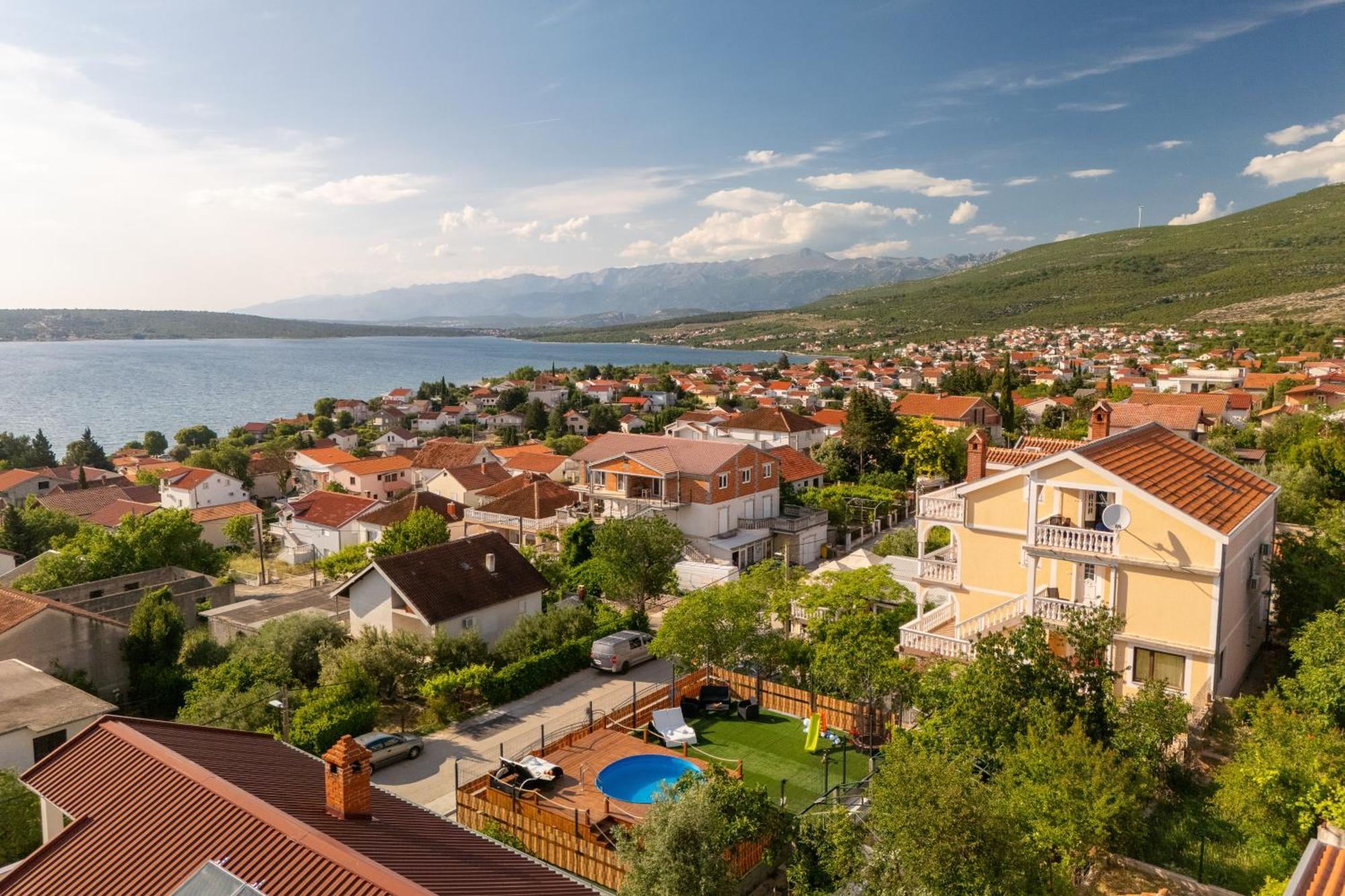 Apartments Milic Ґорні Карин Екстер'єр фото
